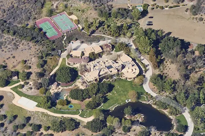 Will and Jada's sprawling Calabasas property is just one of the stylish pads they own together.