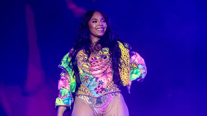 Ashanti performing at the 2018 Essence Festival.