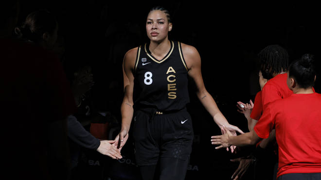 Elizabeth Cambage #8 of the Las Vegas Aces plays at the 2021 WNBA playoffs semifinals against the Phoenix Mercury.