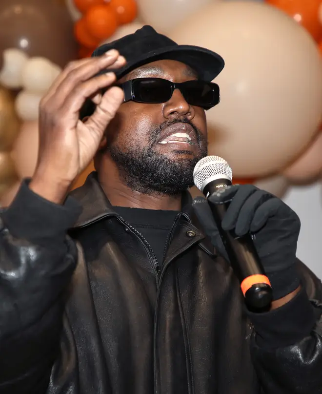 Kanye West at the Los Angeles Mission's Annual Thanksgiving Event