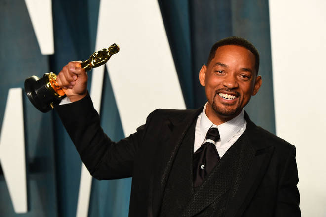 Will Smith holds his award for Best Actor in a Leading Role for "King Richard" at the 2022 Vanity Fair Oscar Partyin Beverly Hills, California on March 27, 2022