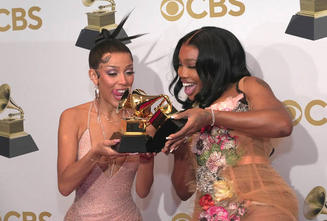 Doja Cat and SZA, winners of the Best Pop Duo Group Performance Award for 'Kiss Me More' pose in the winners photo room during the 64th Annual GRAMMY Awards at MGM Grand Garden Arena on April 03, 2022 in Las Vegas, Nevada