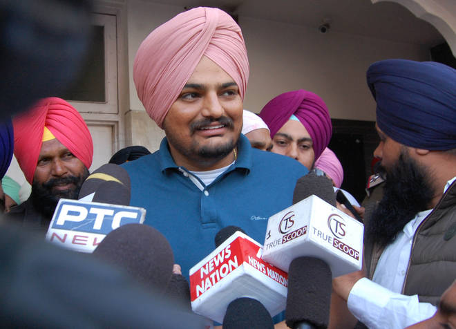 Punjabi Singer Sidhu Moose Wala seeked an apology from the Akal Takht for his controversial song.
