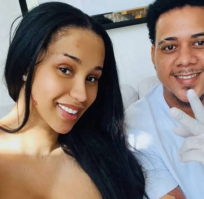 Cardi showed off her makeup-free face and new tattoo in this selfie with the tattoo artist.