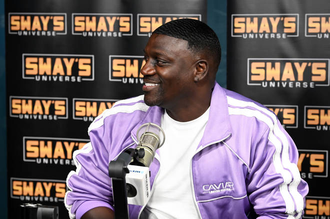 Akon'un yeni saç çizgisi hayranlarını üzdü.