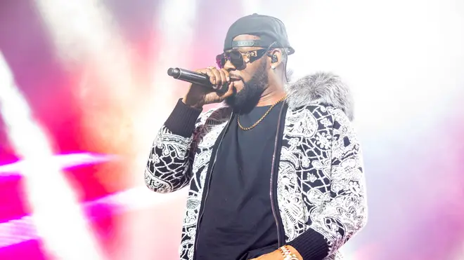 R. Kelly still performs at concert Detroit, MI amid sexual abuse allegations
