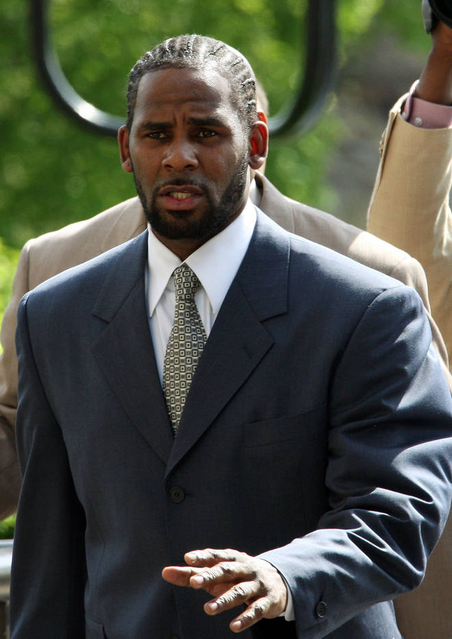 R. Kelly Arrives To Cook County Court For Child Pornography Trial In 2008