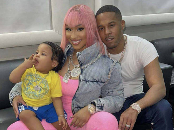 Nicki avec son mari et son fils.
