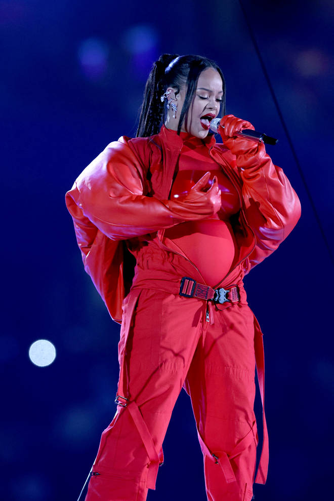 Riri cradled her baby bump during the performance.