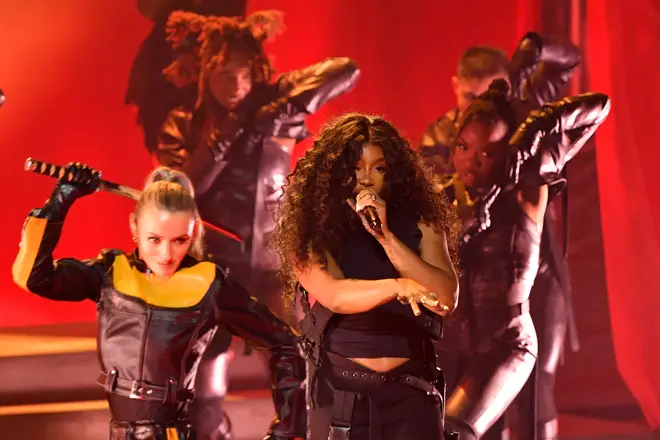 SZA performed Saturn in an exclusive performance at the Grammys.