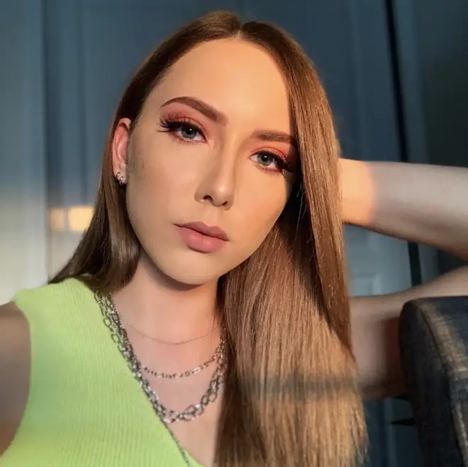 Hailie Jade, 23, posed during golden hour for her sunkissed selfie.